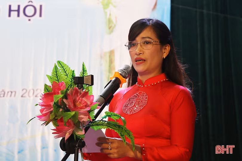 Phụ nữ Thạch Hà thanh lịch trong chương trình “Duyên dáng áo dài”