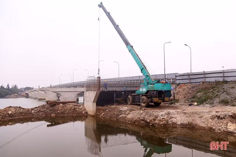 Công trình cầu Hộ Độ mới nguy cơ chậm tiến độ