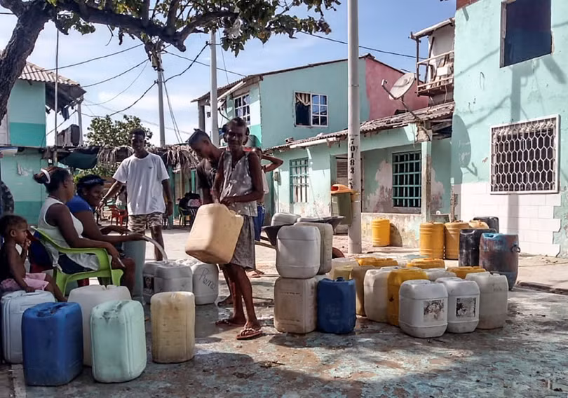 Cuộc sống chen chúc trên hòn đảo bằng hai sân bóng đá