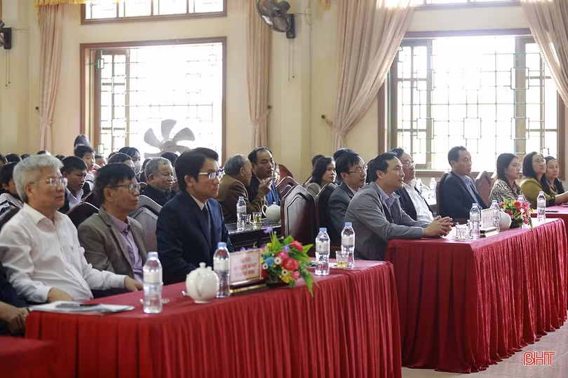 Quỹ học bổng Trần Đình Trấp tài trợ học bổng 3 tỷ đồng cho học sinh khó khăn ở Can Lộc