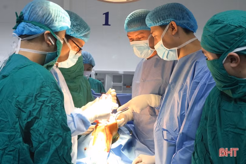 “Cầm tay chỉ việc” để nâng cao năng lực cho các cơ sở y tế Hà Tĩnh 