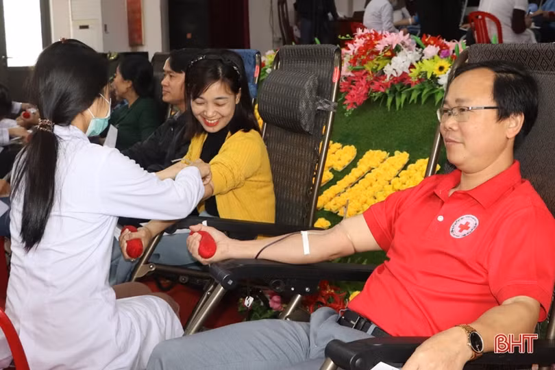 200 người tham gia ngày hội hiến máu ở Vũ Quang 
