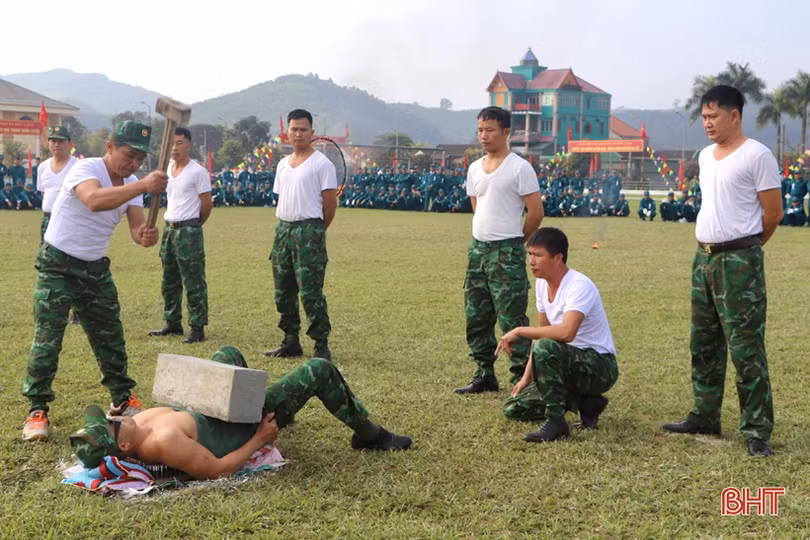 Các địa phương ở Hà Tĩnh ra quân huấn luyện năm 2023