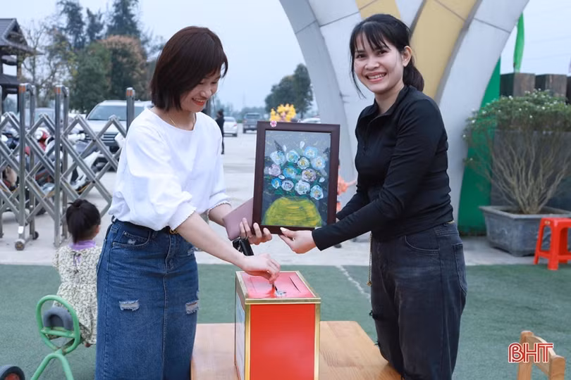 Rực rỡ sắc màu cùng chương trình “The Colors of life” tại Trường Mầm non Trung Kiên