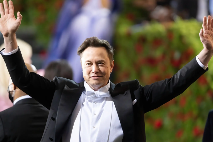 Elon Musk lấy lại ngôi giàu nhất thế giới