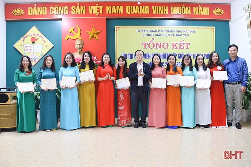Thành phố Hà Tĩnh vinh danh 52 giáo viên chủ nhiệm giỏi cấp tiểu học