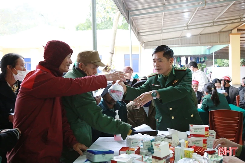 Quân y biên phòng Hà Tĩnh chăm lo sức khỏe cho người dân biên giới