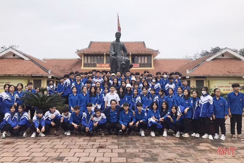 Hành hương về địa chỉ đỏ - cách giáo dục hiệu quả về lịch sử cho học sinh