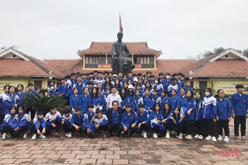 Hành hương về địa chỉ đỏ - cách giáo dục hiệu quả về lịch sử cho học sinh