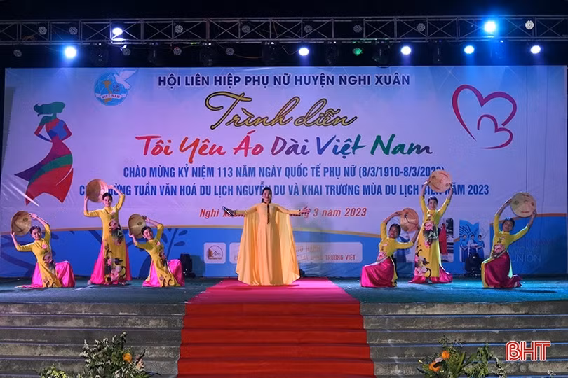 Đặc sắc đêm trình diễn “Tôi yêu áo dài Việt Nam” ở Nghi Xuân