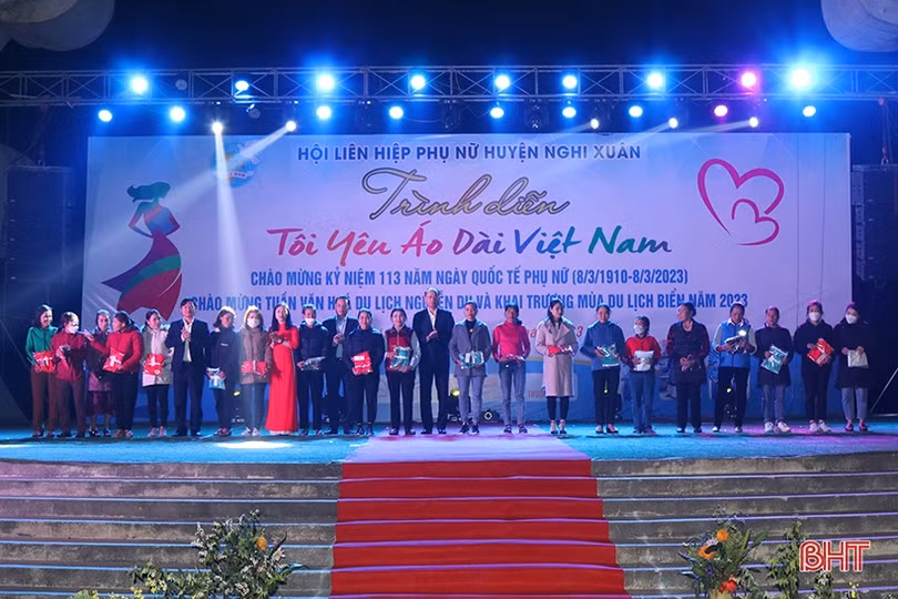 Đặc sắc đêm trình diễn “Tôi yêu áo dài Việt Nam” ở Nghi Xuân