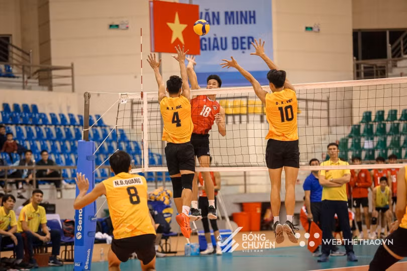 Thắng 3-0 trước TP Hồ Chí Minh, Hà Tĩnh tạm vươn lên nhì bảng A