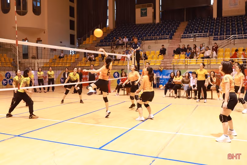 Ủy ban Kiểm tra Tỉnh ủy vô địch Giải Bóng chuyền hơi nữ Công đoàn Khối các cơ quan Đảng