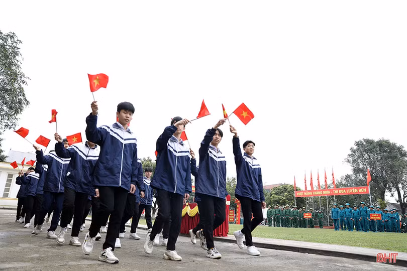 Các địa phương ở Hà Tĩnh ra quân huấn luyện năm 2023