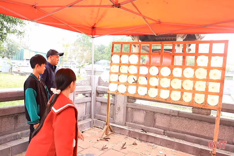 Giới trẻ Thành Sen yêu thích hoạt động văn hóa truyền thống tại Lễ hội xuân Văn Miếu