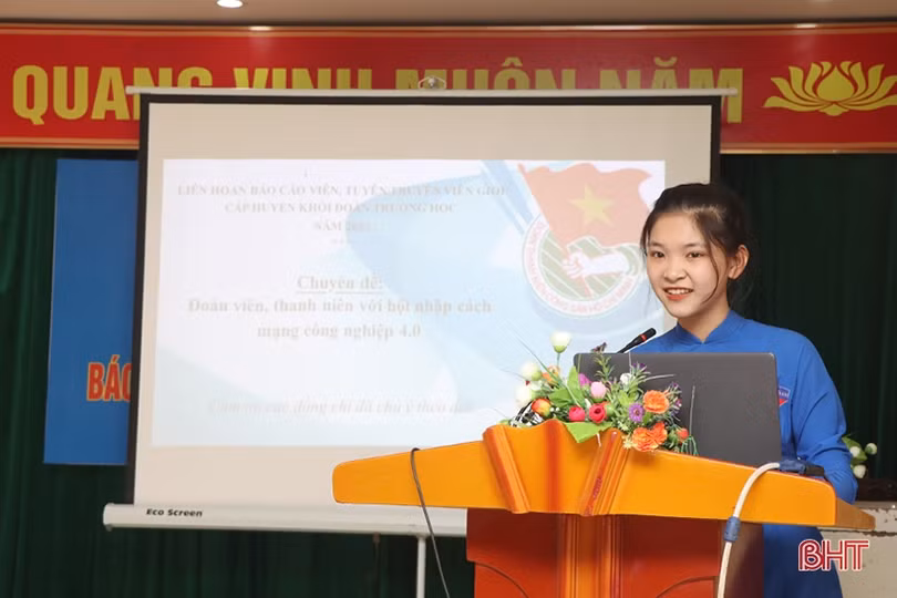 Phó Bí thư Đoàn trường THPT Cẩm Xuyên nhất liên hoan báo cáo viên, tuyên truyền viên giỏi