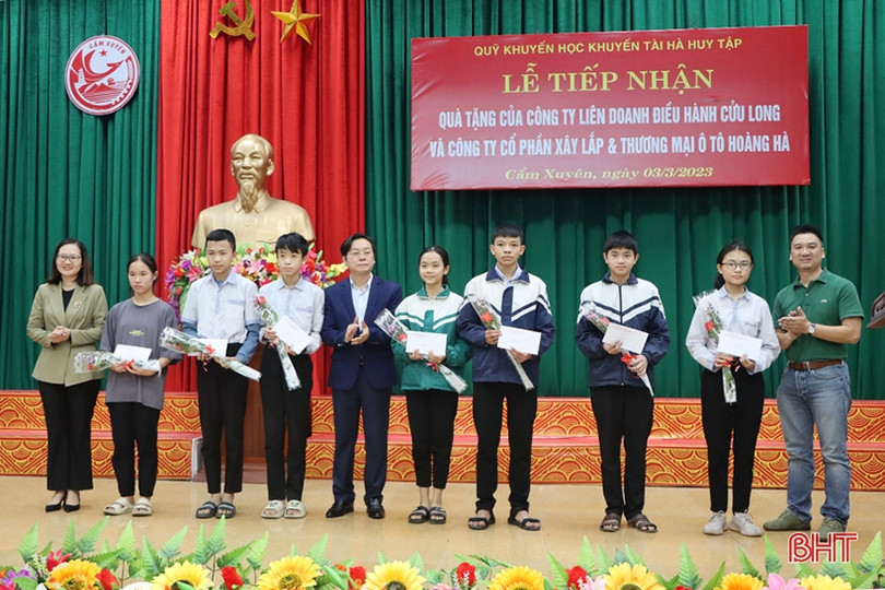 Quỹ Khuyến học Hà Huy Tập tiếp nhận hỗ trợ 200 triệu đồng