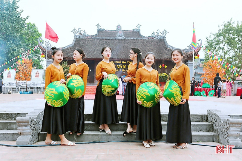 Giới trẻ Thành Sen yêu thích hoạt động văn hóa truyền thống tại Lễ hội xuân Văn Miếu
