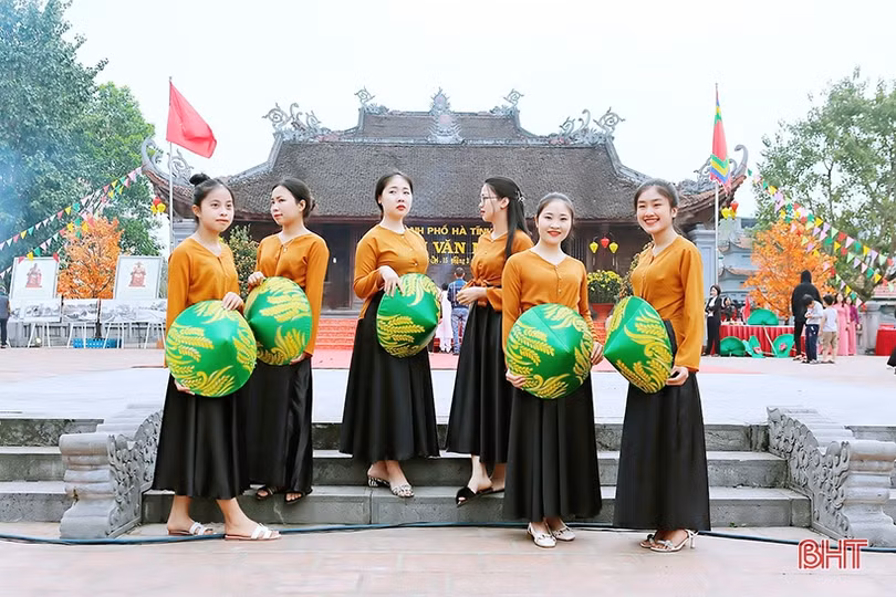 Giới trẻ Thành Sen yêu thích hoạt động văn hóa truyền thống tại Lễ hội xuân Văn Miếu
