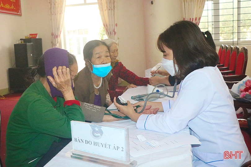 Khám, cấp thuốc miễn phí cho 250 hộ nghèo, gia đình chính sách 