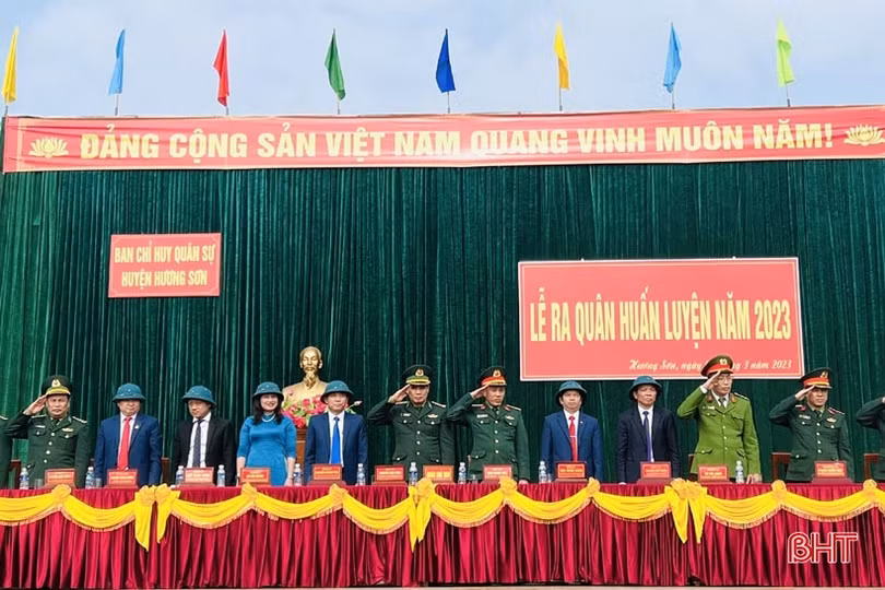 Các địa phương ở Hà Tĩnh ra quân huấn luyện năm 2023