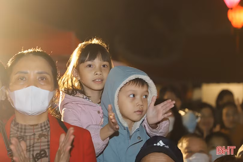 Giới trẻ Thành Sen yêu thích hoạt động văn hóa truyền thống tại Lễ hội xuân Văn Miếu