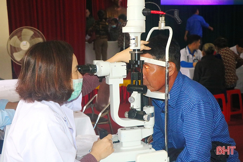 Khám, cấp thuốc miễn phí cho 250 hộ nghèo, gia đình chính sách 