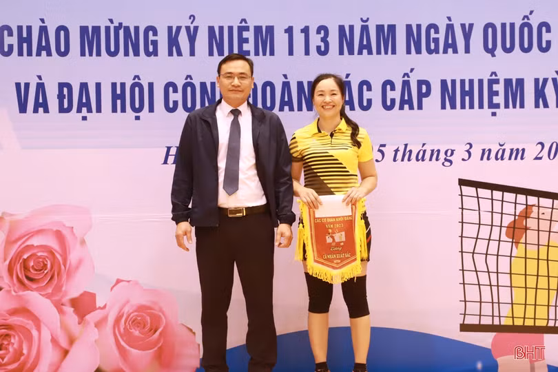 Ủy ban Kiểm tra Tỉnh ủy vô địch Giải Bóng chuyền hơi nữ Công đoàn Khối các cơ quan Đảng
