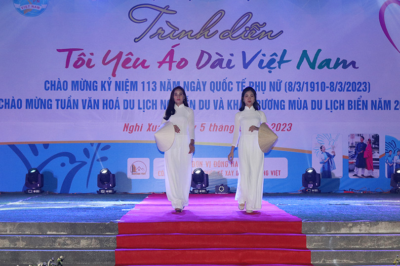 Đặc sắc đêm trình diễn “Tôi yêu áo dài Việt Nam” ở Nghi Xuân