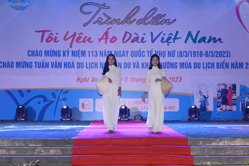 Đặc sắc đêm trình diễn “Tôi yêu áo dài Việt Nam” ở Nghi Xuân