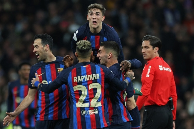 Real Madrid gục ngã trước Barca vì bàn phản lưới