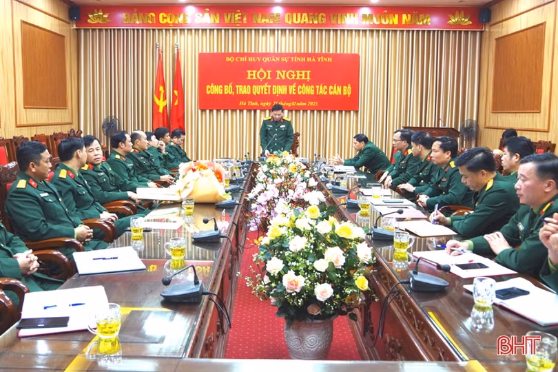 Bộ CHQS tỉnh Hà Tĩnh công bố các quyết định luân chuyển, điều động, bổ nhiệm cán bộ