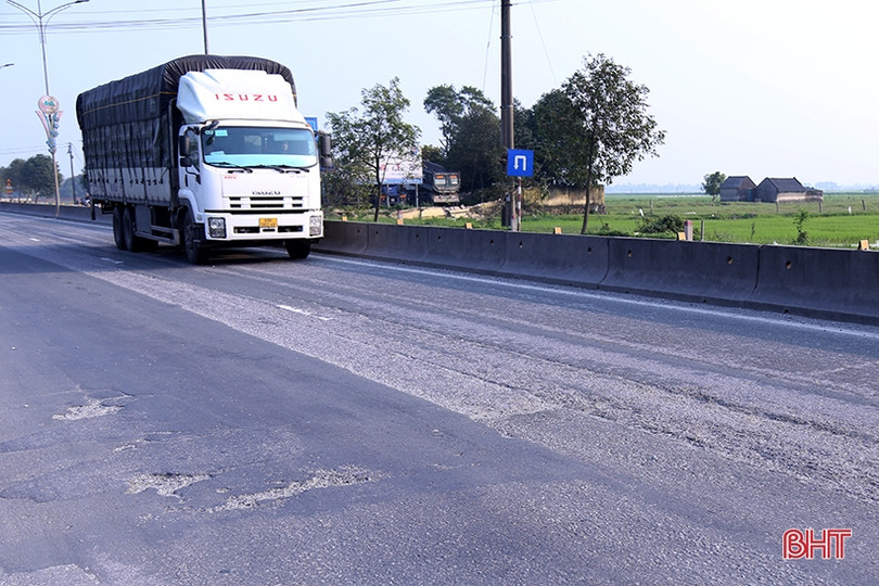 Khắc phục thiếu triệt để, quốc lộ 1 qua Hà Tĩnh lại tiếp tục xuống cấp! ảnh 6 Khắc phục thiếu triệt để, quốc lộ 1 qua Hà Tĩnh lại tiếp tục xuống cấp!