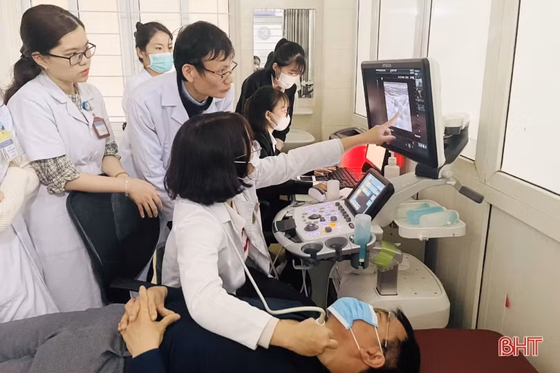 “Cầm tay chỉ việc” để nâng cao năng lực cho các cơ sở y tế Hà Tĩnh 