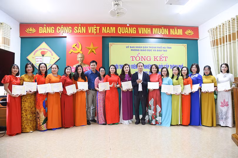 Thành phố Hà Tĩnh vinh danh 52 giáo viên chủ nhiệm giỏi cấp tiểu học