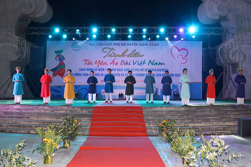 Đặc sắc đêm trình diễn “Tôi yêu áo dài Việt Nam” ở Nghi Xuân