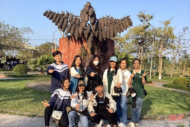 Hành hương về địa chỉ đỏ - cách giáo dục hiệu quả về lịch sử cho học sinh