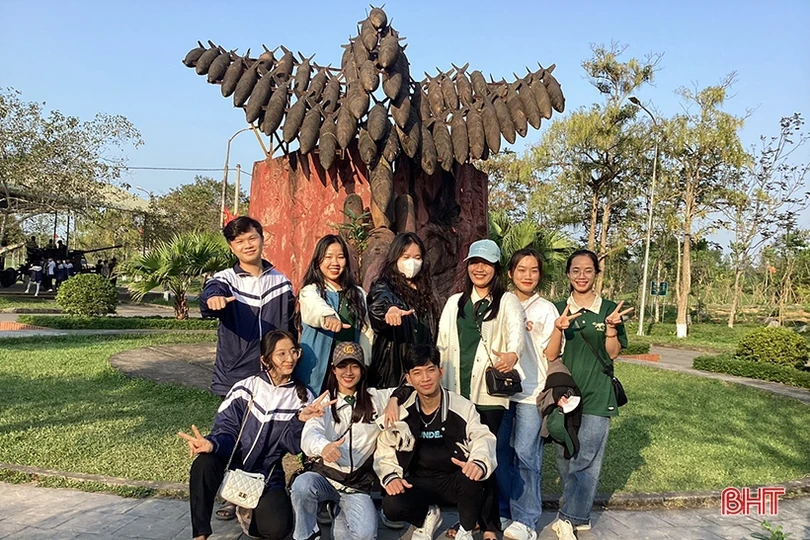 Hành hương về địa chỉ đỏ - cách giáo dục hiệu quả về lịch sử cho học sinh