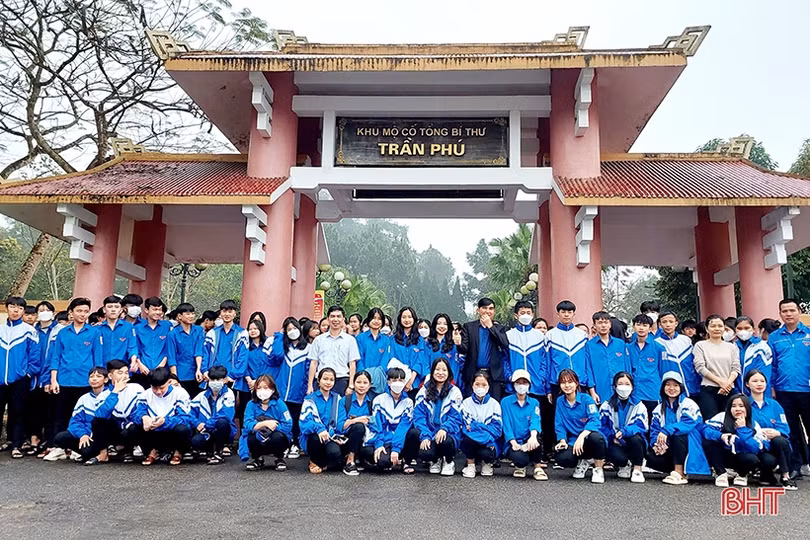 Hành hương về địa chỉ đỏ - cách giáo dục hiệu quả về lịch sử cho học sinh