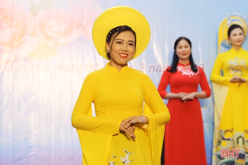 Phụ nữ Thạch Hà thanh lịch trong chương trình “Duyên dáng áo dài”