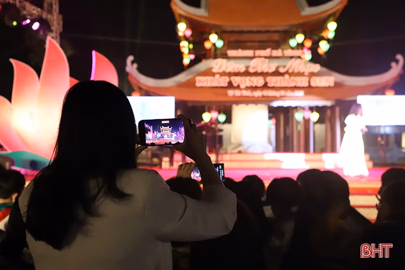 Giới trẻ Thành Sen yêu thích hoạt động văn hóa truyền thống tại Lễ hội xuân Văn Miếu