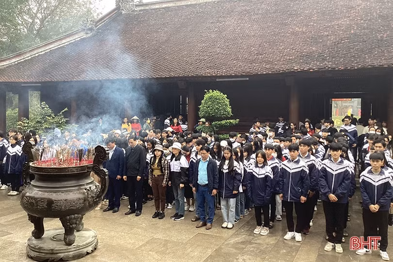 Hành hương về địa chỉ đỏ - cách giáo dục hiệu quả về lịch sử cho học sinh