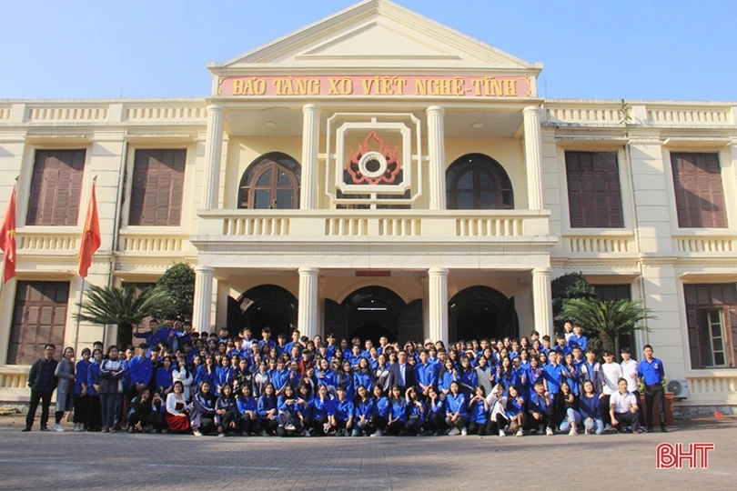 Hành hương về địa chỉ đỏ - cách giáo dục hiệu quả về lịch sử cho học sinh