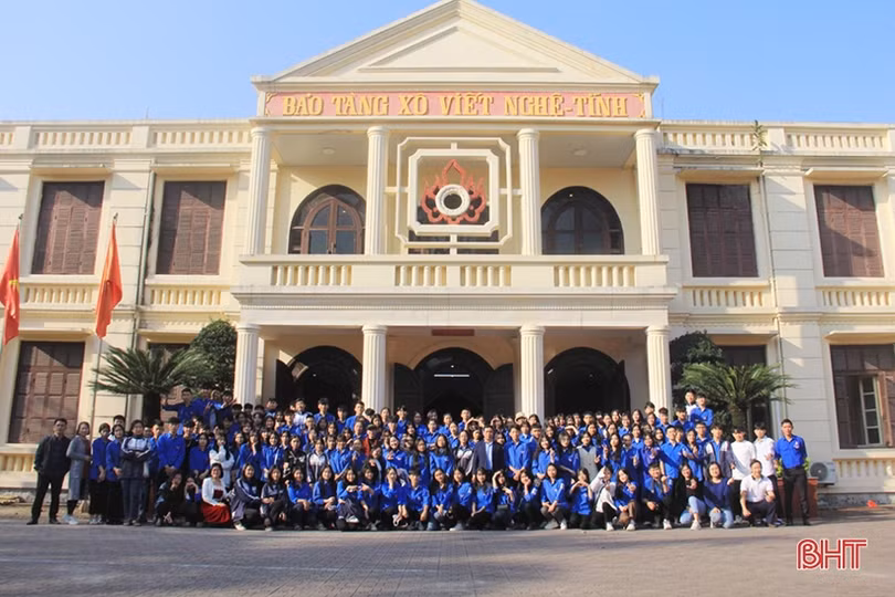 Hành hương về địa chỉ đỏ - cách giáo dục hiệu quả về lịch sử cho học sinh