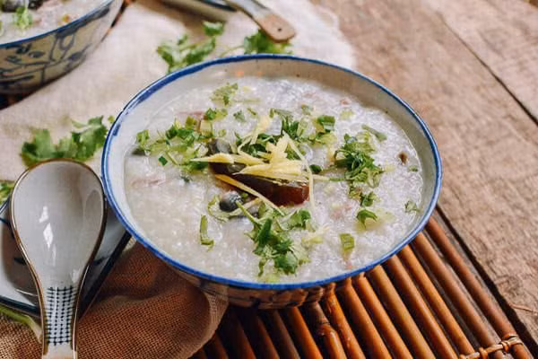 Uống rượu khi đói nguy hiểm thế nào?