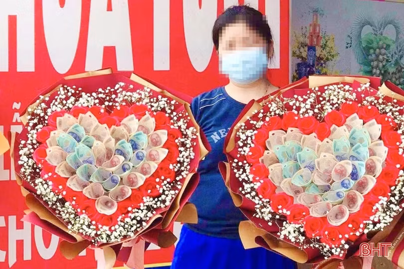 Cẩn trọng kẻo vi phạm pháp luật khi dùng tiền thật kết thành hoa!