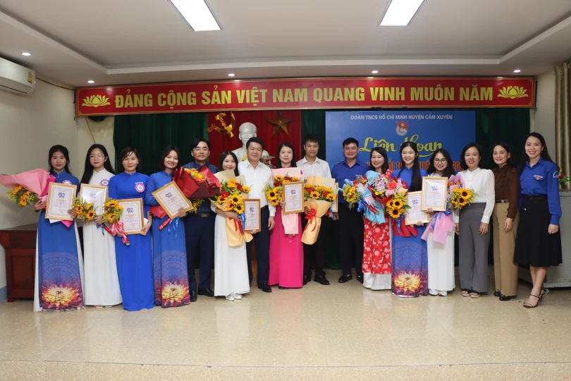 Phó Bí thư Đoàn trường THPT Cẩm Xuyên nhất liên hoan báo cáo viên, tuyên truyền viên giỏi