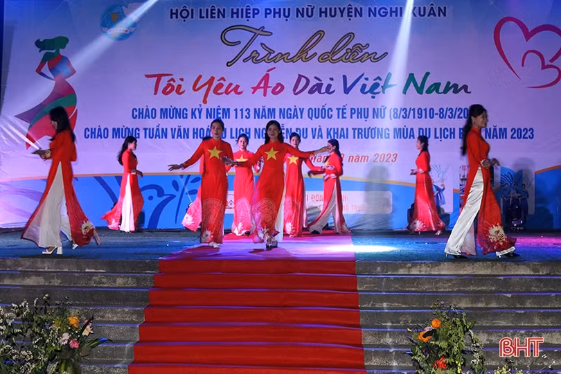 Đặc sắc đêm trình diễn “Tôi yêu áo dài Việt Nam” ở Nghi Xuân