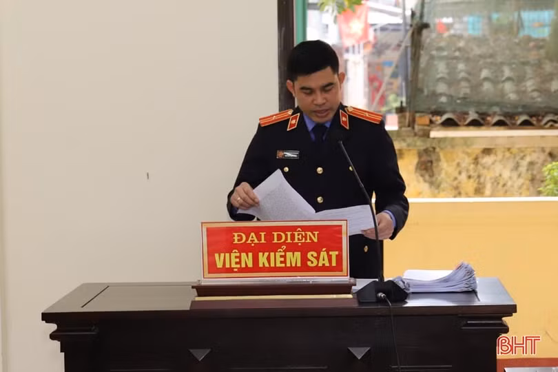 Dùng tuýp sắt đến “giải cứu” con rể, bố vợ nhận... bản án 24 tháng tù giam