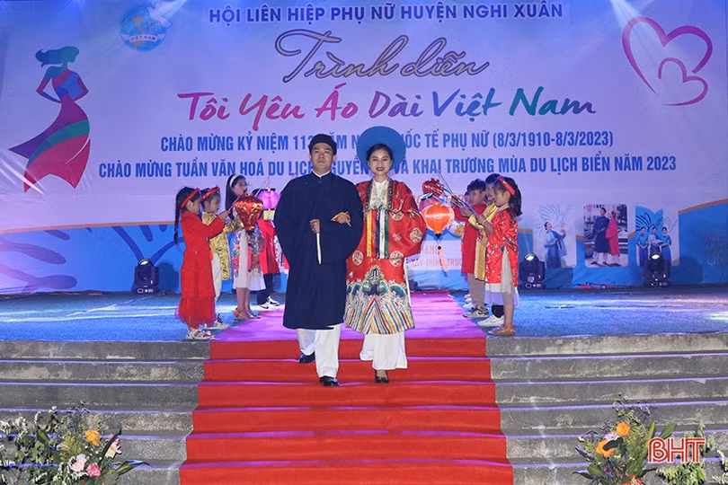 Đặc sắc đêm trình diễn “Tôi yêu áo dài Việt Nam” ở Nghi Xuân